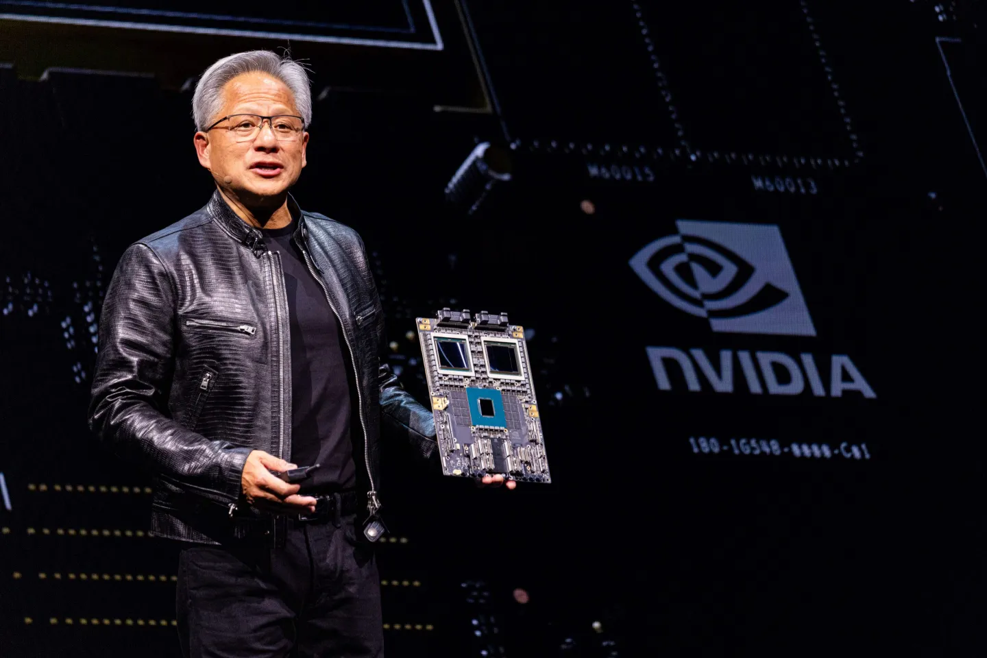 NVIDIA återupptar försäljningen av eftertraktade AI-datorchips till Kina | IT-Branschen https://fortune.com/img-assets/wp-content/uploads/2024/06/GettyImages-2155127379-e1719493672549.jpg?w=1440&q=75