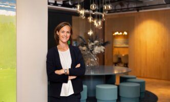 Helena Ekström, Revelopin toiminnanjohtaja vuonna 2025, vahvistaa liiketoiminnan kehitystä ja sijoittajasuhteita.