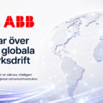 TCS og ABB indgår et flerårigt globalt samarbejde, hvor TCS overtager ansvaret for ABB's netværksdrift. Illustrationen viser et forbundet verdenskort, der symboliserer AI, sikker netværksinfrastruktur og global digital transformation.