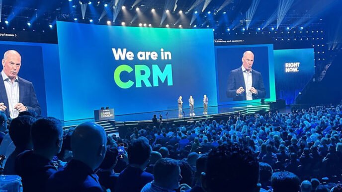 ServiceNow kommer officiellt in på CRM -marknaden