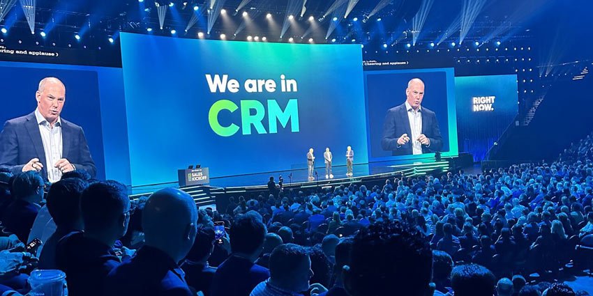 ServiceNow kommer officiellt in på CRM -marknaden