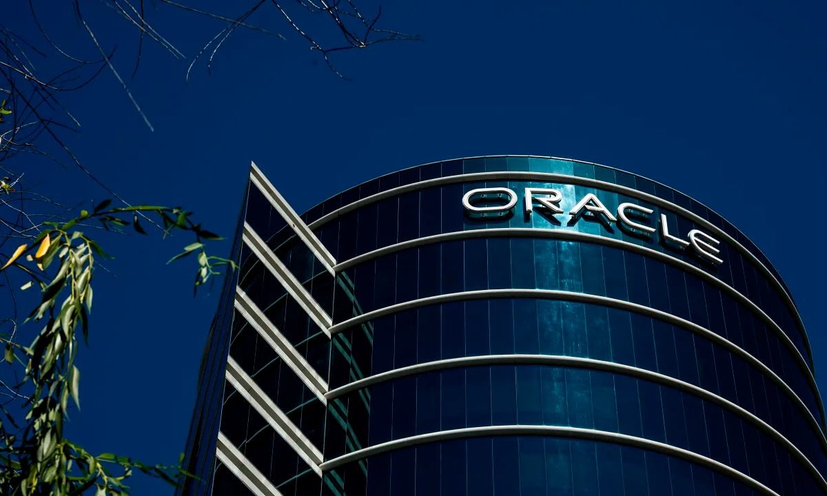 Oracle stellt auf der AI World in Las Vegas die AI Factory vor – eine neue Plattform für künstliche Intelligenz.