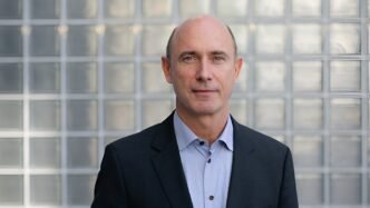 Niclas Molander, Sverigeansvarig på Netscout, talar om molnövervakning och regelefterlevnad.