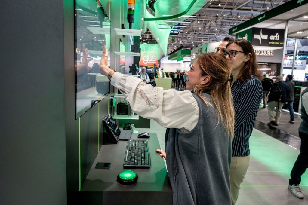 IT-branche Schneider Electric – Schneider Electric presenteert agent-gebaseerde productie op Hannover Messe 2026 | IT-industrie