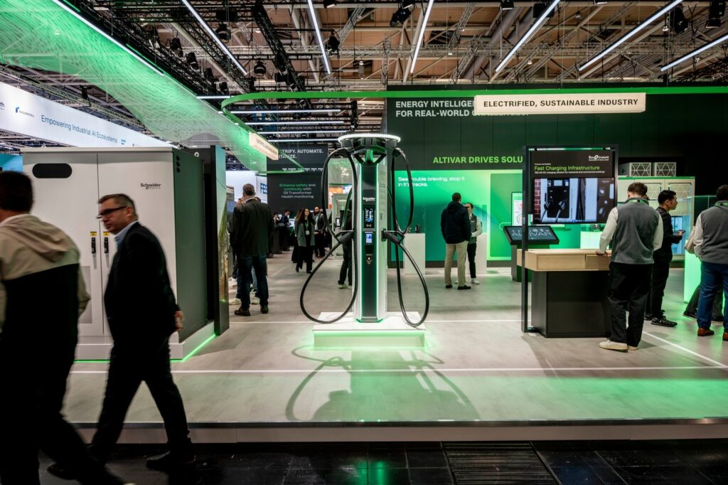 IT-branche Schneider Electric – Schneider Electric presenteert agent-gebaseerde productie op Hannover Messe 2026 | IT-industrie