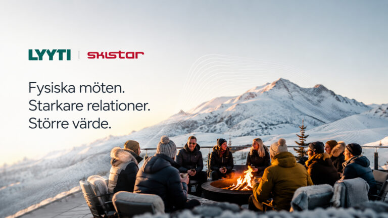 Bedriftsdeltakere samlet seg rundt et bål i fjellomgivelser under et fysisk arrangement arrangert i et vinterlandskap. Bildet illustrerer den økende betydningen av fysiske møter, konferanser og bedriftskultur.