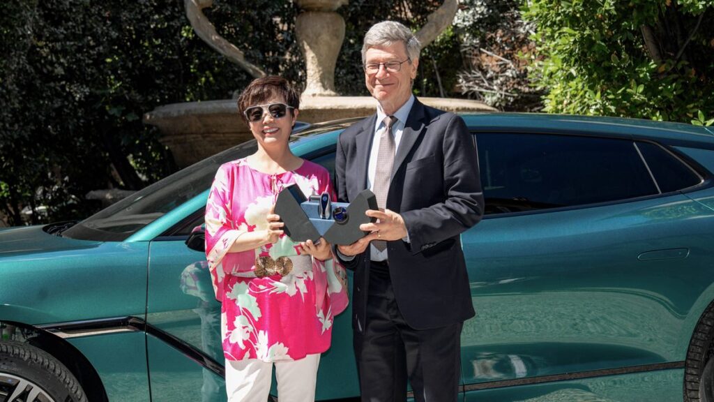 – Marco Polo Drive of Peace starts: 15,000 kilometers from Rome to Hong Kong in DENZA Z9GT | IT-Branschen