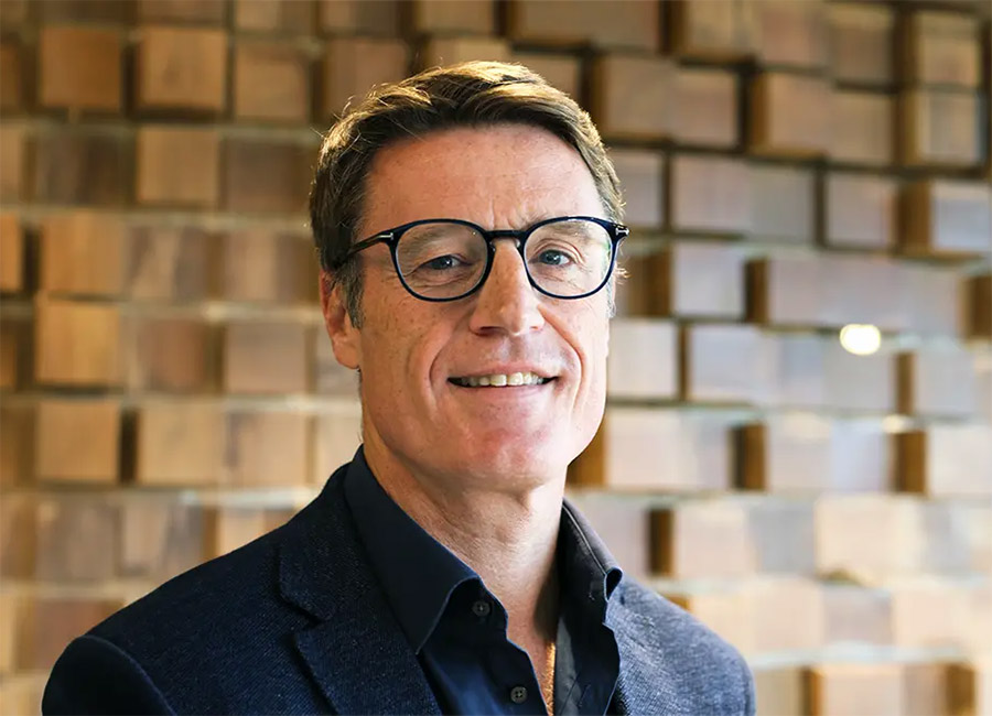 https://businessplus.ie/wp-content/uploads/2024/07/Damian-Stirrett_ServiceNow_Group-VP-and-UKI-GM.jpg